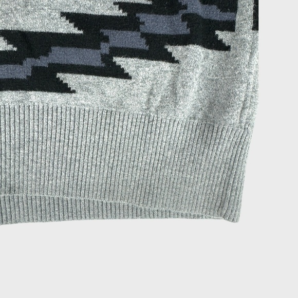 21 Men American Brand Multi-Color Geometric Pattern Sweatshirt - Picture 6 of 9